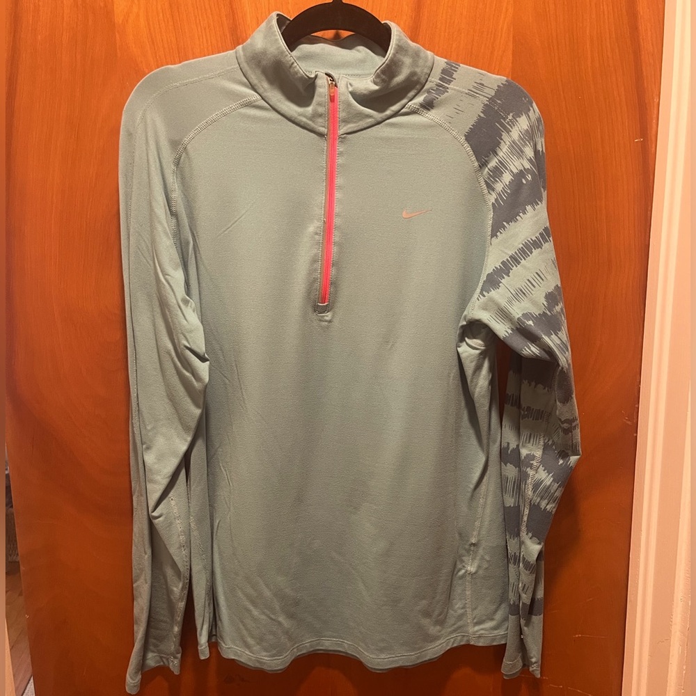 Nike sports top in a beautiful blue green